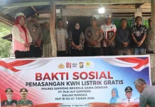 Polres Soppeng dan PLN Pasang Listrik Gratis Warga