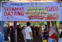 Warga Serbu Pangan Murah yang Digelar Pemkab Sinjai bersama AAS Community