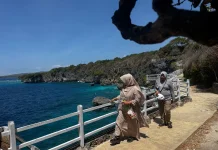 Pengunjung Mulai Kembali Nikmati Keindahan Tebing Apparalang