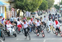Kemenag Bone Semarakkan HUT RI dengan Mengikuti Sepeda Santai