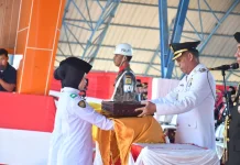 Wabup Sinjai Pimpin Upacara Penurunan Bendera HUT RI di Alun-alun Sinjai Bersatu