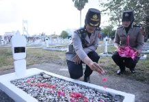 Sambut Hari Jadi ke-78, Polwan Polres Bone Tabur Bunga di TMP