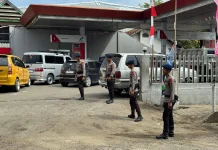 Batalyon C Pelopor dan Polres Bone Kawal Distribusi BBM