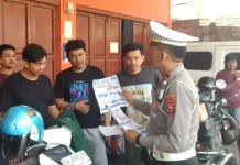 Satlantas Polres Bone Edukasi Warga Soal Aplikasi TAR