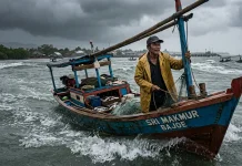 Demi Sesuap Nasi, Nelayan Bone Terpaksa Melaut Penuh Risiko