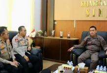 Kapolres Sinjai Beri Kejutan Tumpeng di Hari Kejaksaan ke-81