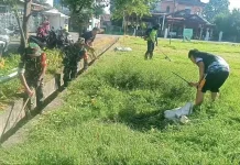 TNI dan Warga Bersihkan Saluran Air 150 Meter di Liliriaja