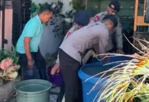 Brimob Salurkan Air Bersih untuk Warga Bone Hadapi Kemarau