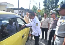 Dorong Kepatuhan Masyarakat,Sekda Sinjai Turun Langsung Operasi Pajak Kendaraan