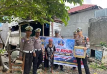 Peduli Warga, Satlantas Bone Salurkan Bantuan Sembako