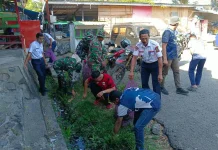 Dishub Sinjai Perkuat Sinergi dengan TNI Bersih-Bersih Pasar Sentral Atas