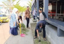 Kadis Perindag dan ESDM Pimpin Gerakan Sinjai Bersih di Alun-Alun