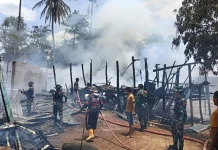 Prajurit Yonarmed 21/Kawali Gerak Cepat Padamkan Kebakaran Dua Rumah