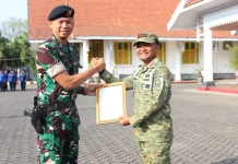 Bupati Bone Terima Brevet Kehormatan Kavaleri Simbol Sinergi TNI dan Pemda