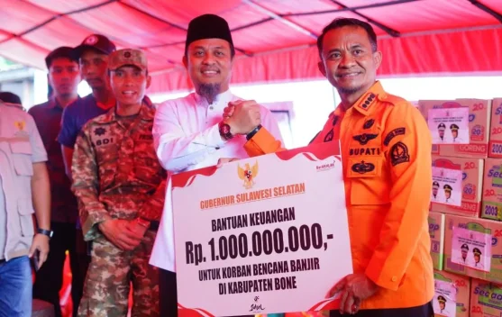 Pemprov Sulsel Salurkan Rp1 Miliar untuk Korban Banjir Bone