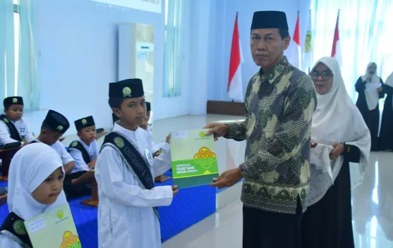 Hadiri Wisuda Santri RQS, Staf Ahli Tekankan Pentingnya Pendidikan Qurani