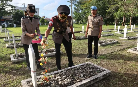 Polres Bone Ziarah Sambut Hari Bhayangkara Ke-80