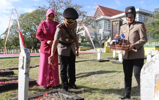 Polres Soppeng Ziarah Peringati Hari Bhayangkara Ke-80
