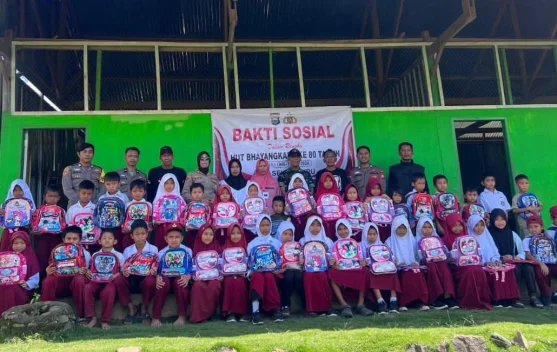 Polsek Lamuru Salurkan Bantuan Sambut Hari Bhayangkara