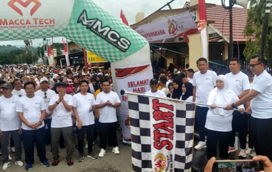 Bupati Sinjai Lepas Ribuan Peserta Jalan Santai Hari Bhayangkara ke-80