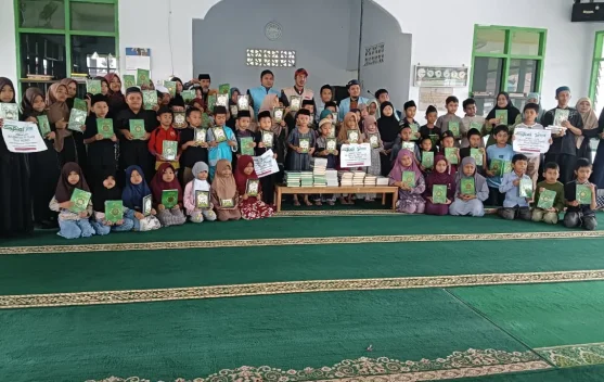 BKPRMI Sinjai Bersama RWA-WIZ  Salurkan 250 Al-Qur'an di Pelosok Sinjai Selatan