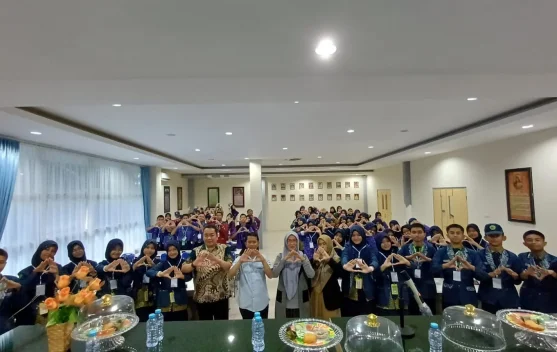 OSIM MTsN 1 Bone Gelar Pelatihan Public Speaking untuk Pengurus Organisasi
