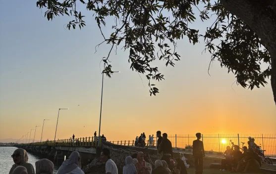 Senja Pelabuhan Bajoe Jadi Daya Tarik Wisata Sore Masyarakat Bone