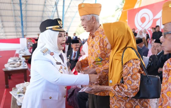 Veteran Sinjai Te'ne Bahagia Terima Bantuan dari Pemkab Sinjai di Hari Kemerdekaan