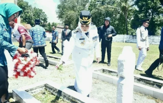 Usai Upacara HUT RI, Bupati dan Wabup Sinjai Ziarah ke TMP Mangottong