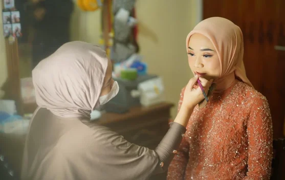 Hobi Merias Diri, Tetty Arsyta Sukses Kembangkan Bisnis Rias dan Busana