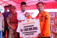 Pemprov Sulsel Salurkan Rp1 Miliar untuk Korban Banjir Bone