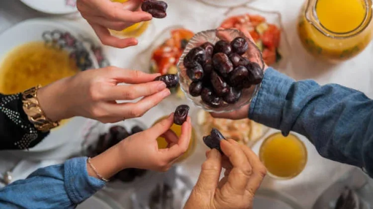 Istilah Berbuka dengan yang Mani-Manis Populer di Bulan Ramadhan