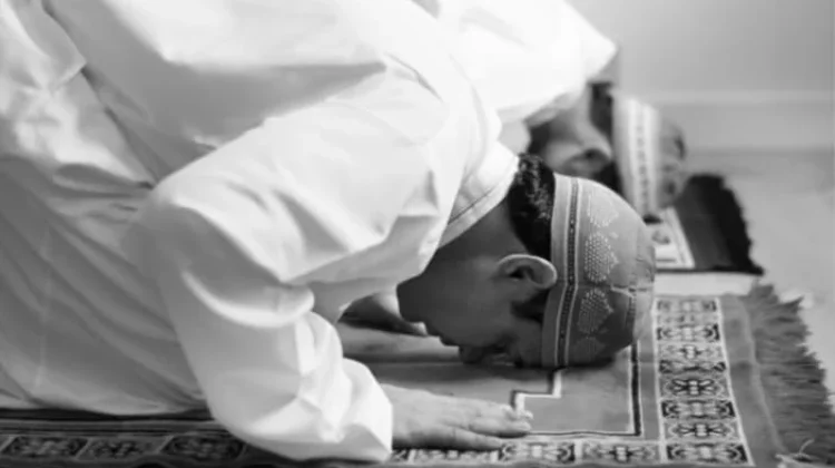 Tips Konsisten Salat Tarawih di Masjid saat Ramadan