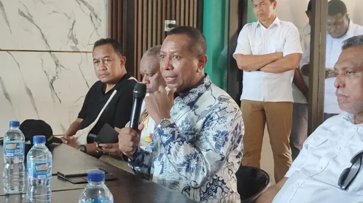 Gubernur Apolo Apresiasi Dedikasi Nakes Boven Digoel yang Mengungsi