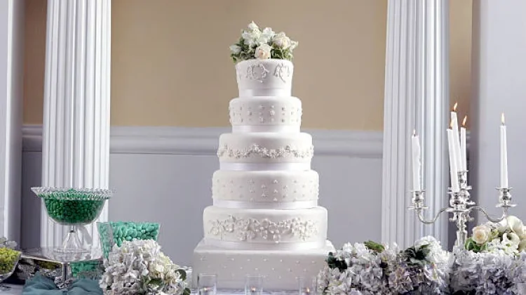 Dummy Cake Simbol Pernikahan