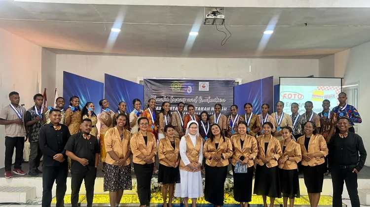 23 Siswa SMAK St. Maria Tanah Merah Lulus 100 Persen