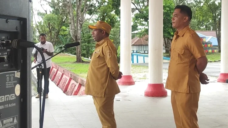 Bupati Roni Omba Tekankan Koordinasi dan Ketegasan ASN