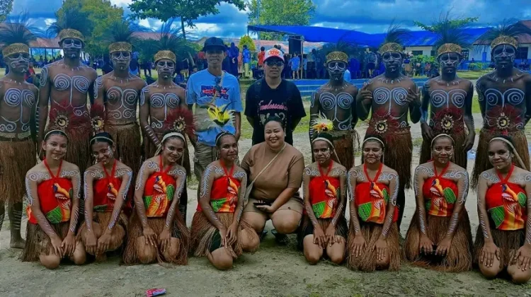 Busana Adat Papua Tak Sekedar Kostum, tapi Sarana Pendidikan Budaya