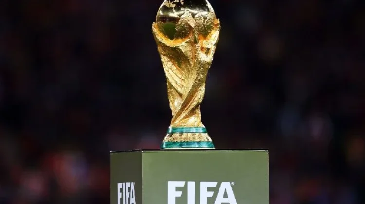 Mengapa tak sembarang tangan bisa menyentuh trofi piala dunia?