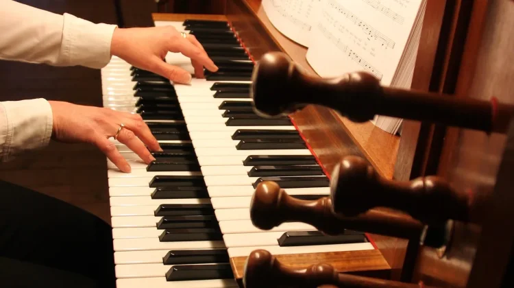 Mengenal Perbedaan Musik Gereja, Musik Rohani, dan Musik Liturgi