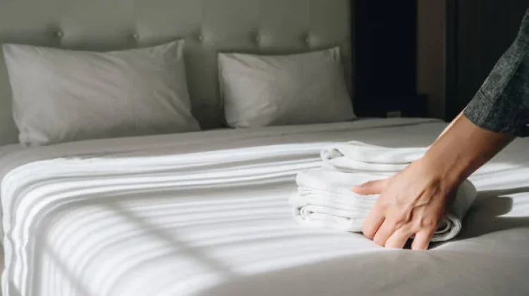 Alasan Sprei Hotel di Pilih Warna Putih