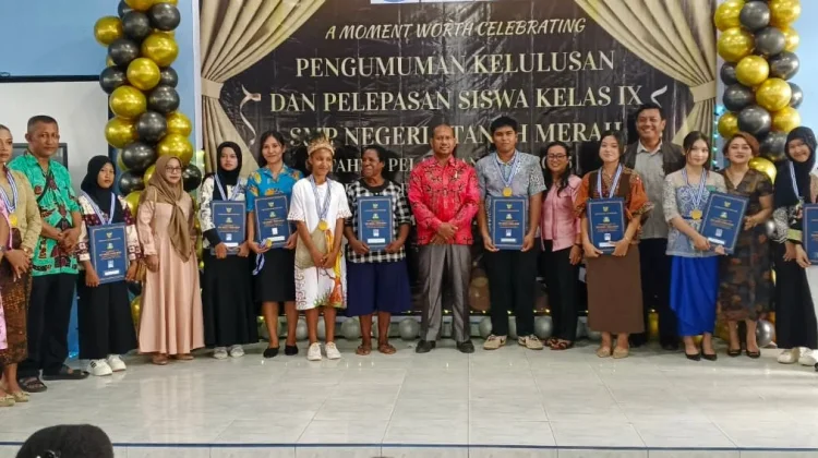 Siswa SMP Negeri 1 Tanah Merah Ungkap Rasa Syukur usai Dinyatakan Lulus