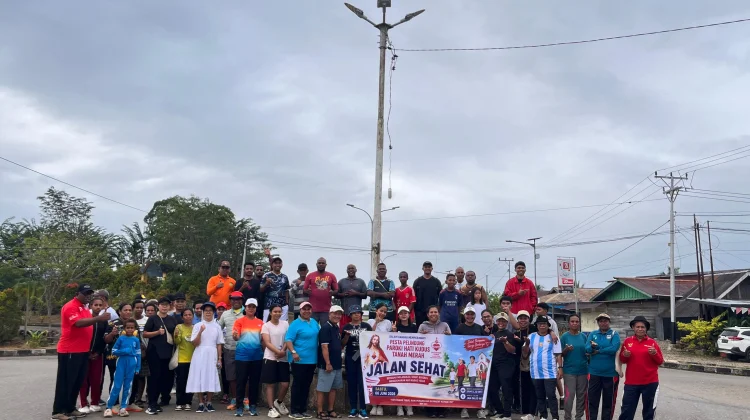 Sambut Pesta Pelindung Paroki, OMK Hati Kudus Tanah Merah Gelar Jalan Sehat
