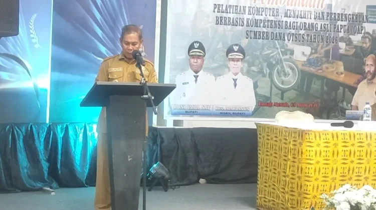 Wakil Bupati Marlinus Jadi Contoh Pejabat yang Tetap Beternak Babi dan Ayam