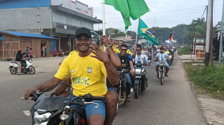 Komunitas pencinta Bola Dunia Boven Digoel Berdonasi untuk Manggelum