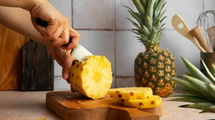 Mengenal Bromelain, Enzim Unik yang Membuat Nanas Berbeda dari Buah Lain