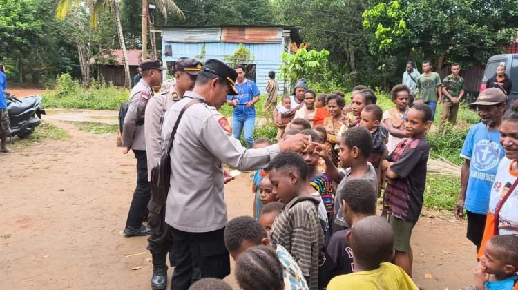 Seratus Paket Sembako Disalurkan Polres Boven Digoel untuk Masyarakat