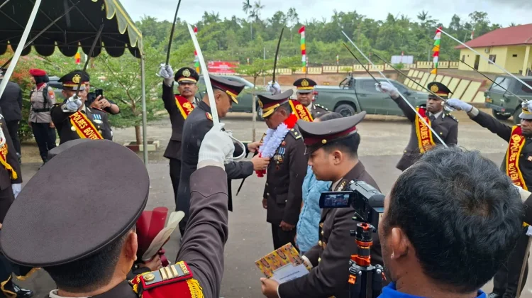 Kapolres Boven Digoel Pimpin Tradisi Pedang Pora