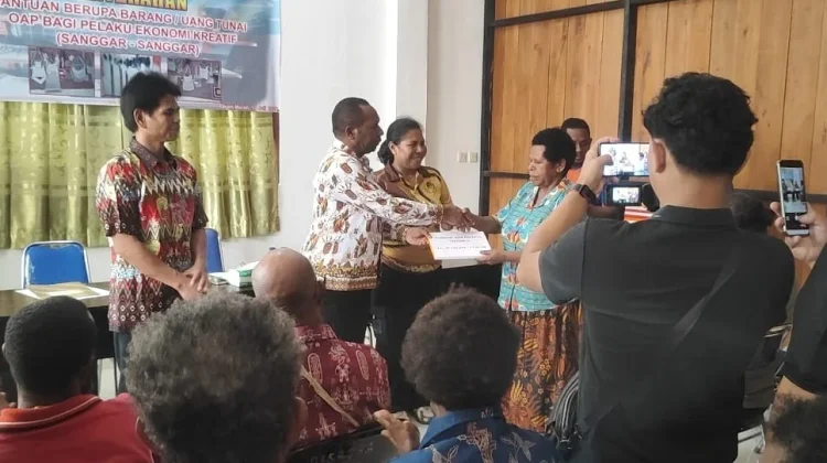 Bupati Roni Omba Tegaskan Dana Otsus untuk Pemberdayaan Orang Asli Papua