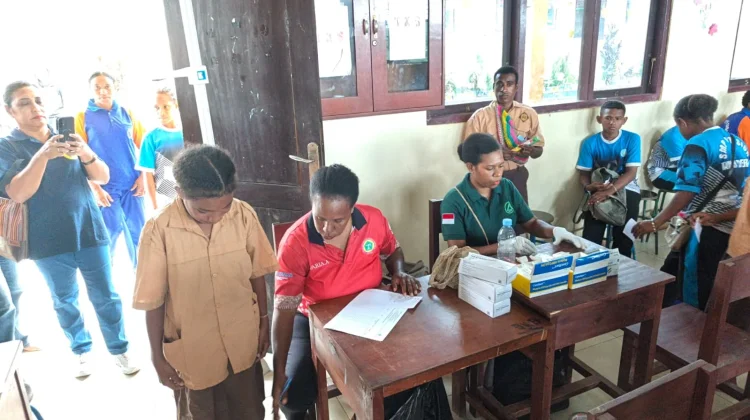 Pemeriksaan Kesehatan Gratis Bantu SMP YPK Sion Lengkapi Data Kesehatan Siswa